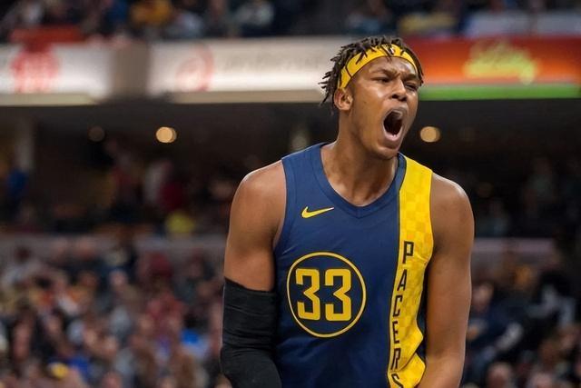 因扎吉身穿沙特传统服装庆祝国庆节